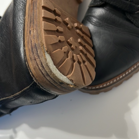 Madewell women’s 7.5 lace-up black leather boots with lug soles, 1” heel - Picture 13 of 14